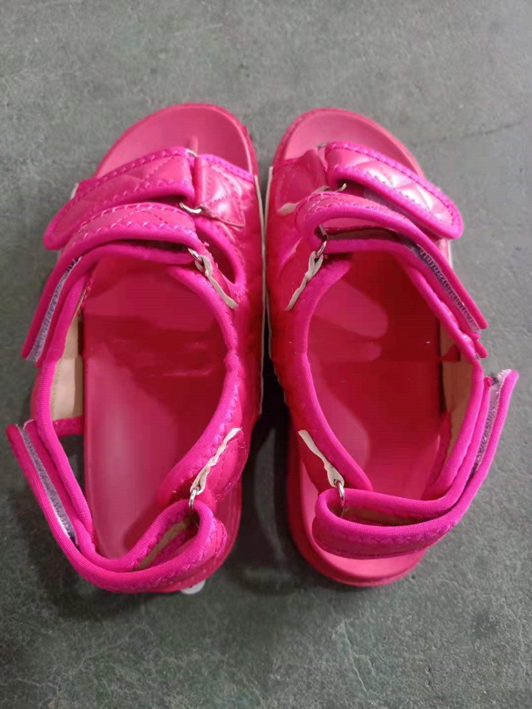 Women's Quilted Strap Hook-and-Loop Sandals