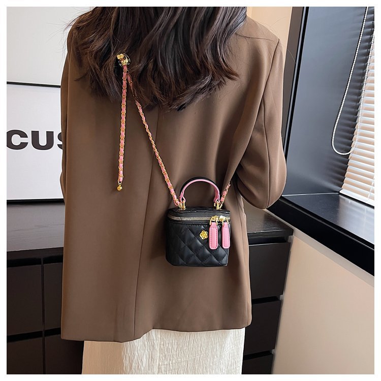 Women's Special-Interest Design Diamond Chain Travel Bag