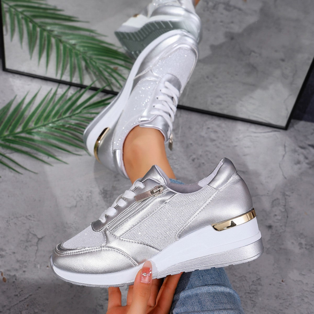 Women's Lace-Up Casual Fashion Sneakers