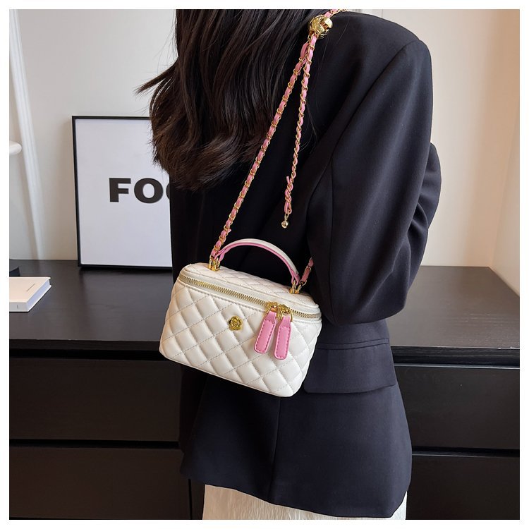 Women's Special-Interest Design Diamond Chain Travel Bag