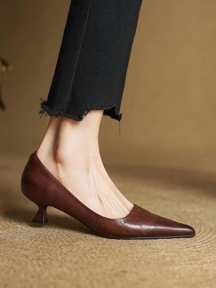 Pointed-Toe Commute Shoes