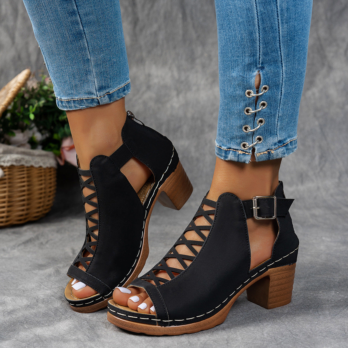 Women's Plus-size Chunky-heel Sandals