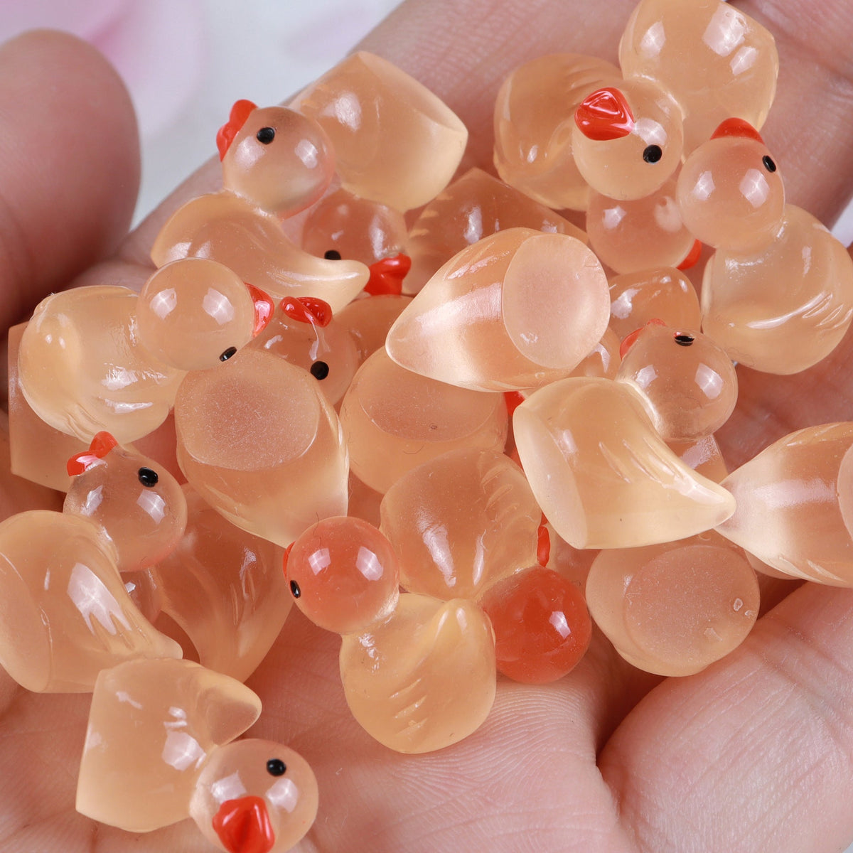 Resin luminous cartoon three-dimensional cute cartoon duck DIY car ornament keychain micro landscape hair clip decoration
