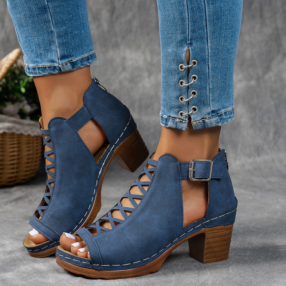 Women's Plus-size Chunky-heel Sandals