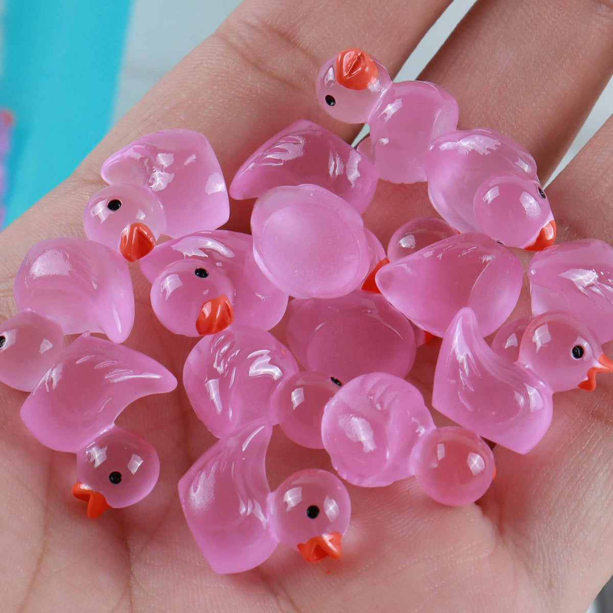 Resin luminous cartoon three-dimensional cute cartoon duck DIY car ornament keychain micro landscape hair clip decoration