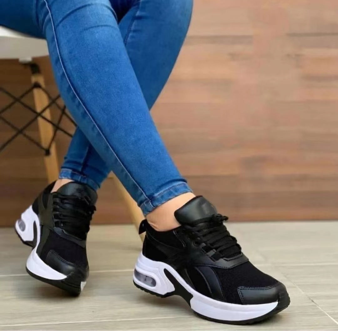 Round-Toe Lace-Up Shoes