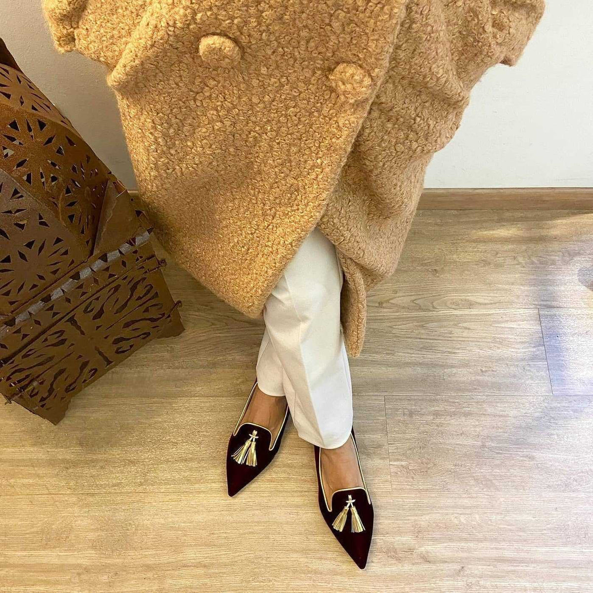 Low-Heeled Pointed-Toe Tassel Flats