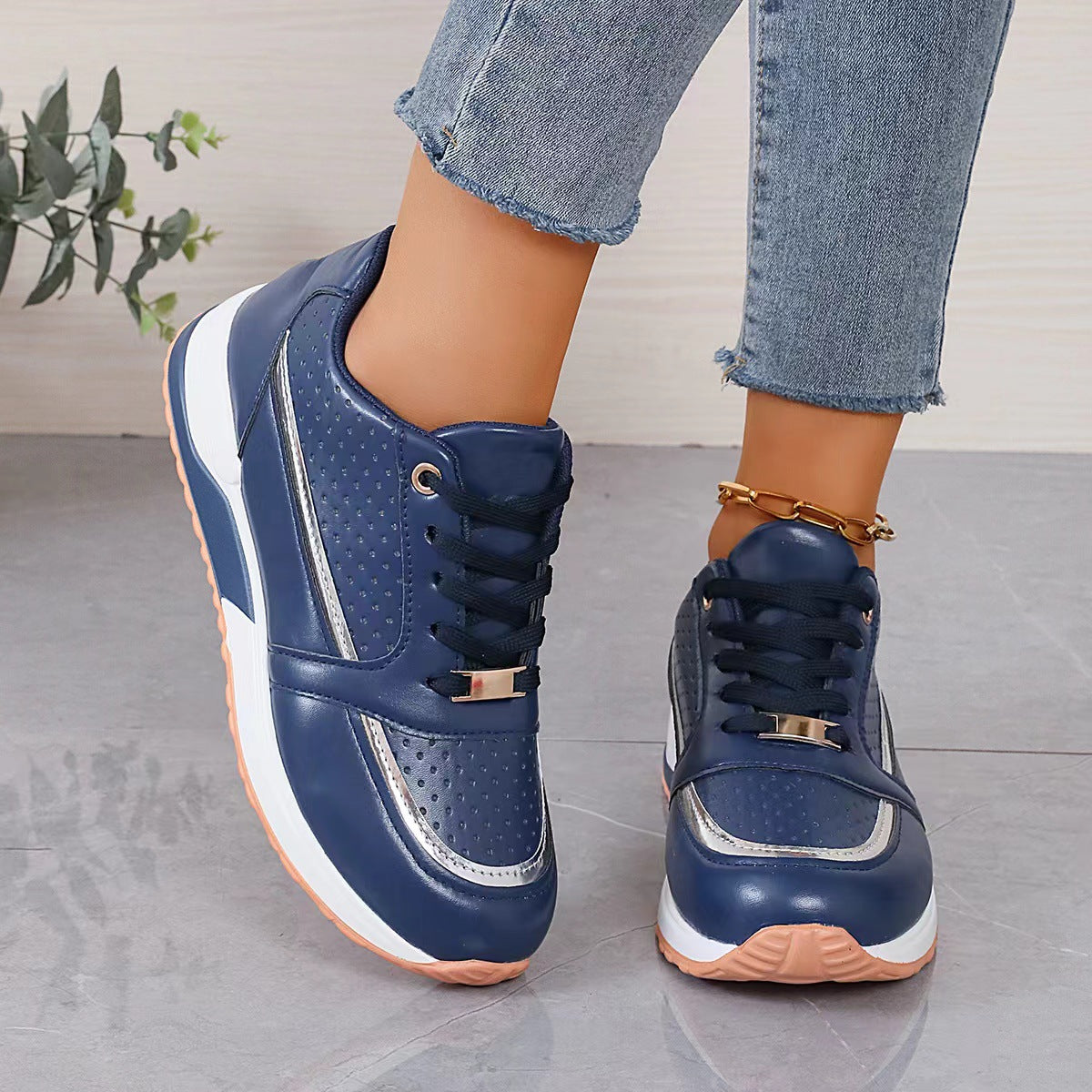 Women's Color-blocked Round-toe Lace-up Flats