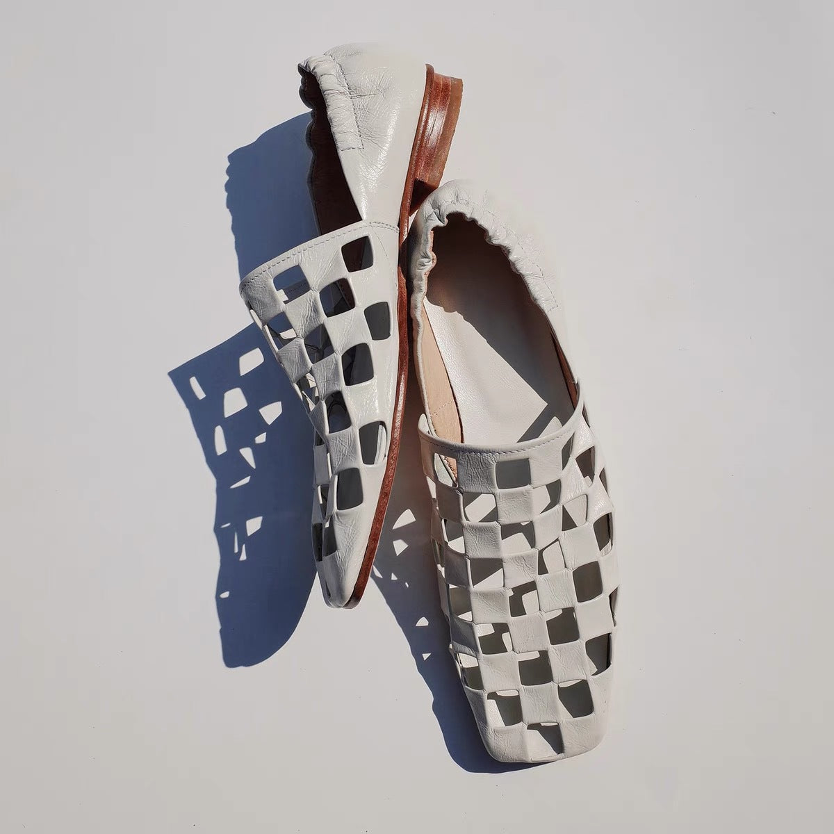Women's Retro Flat Shoes With Hollowed-Out Pleats