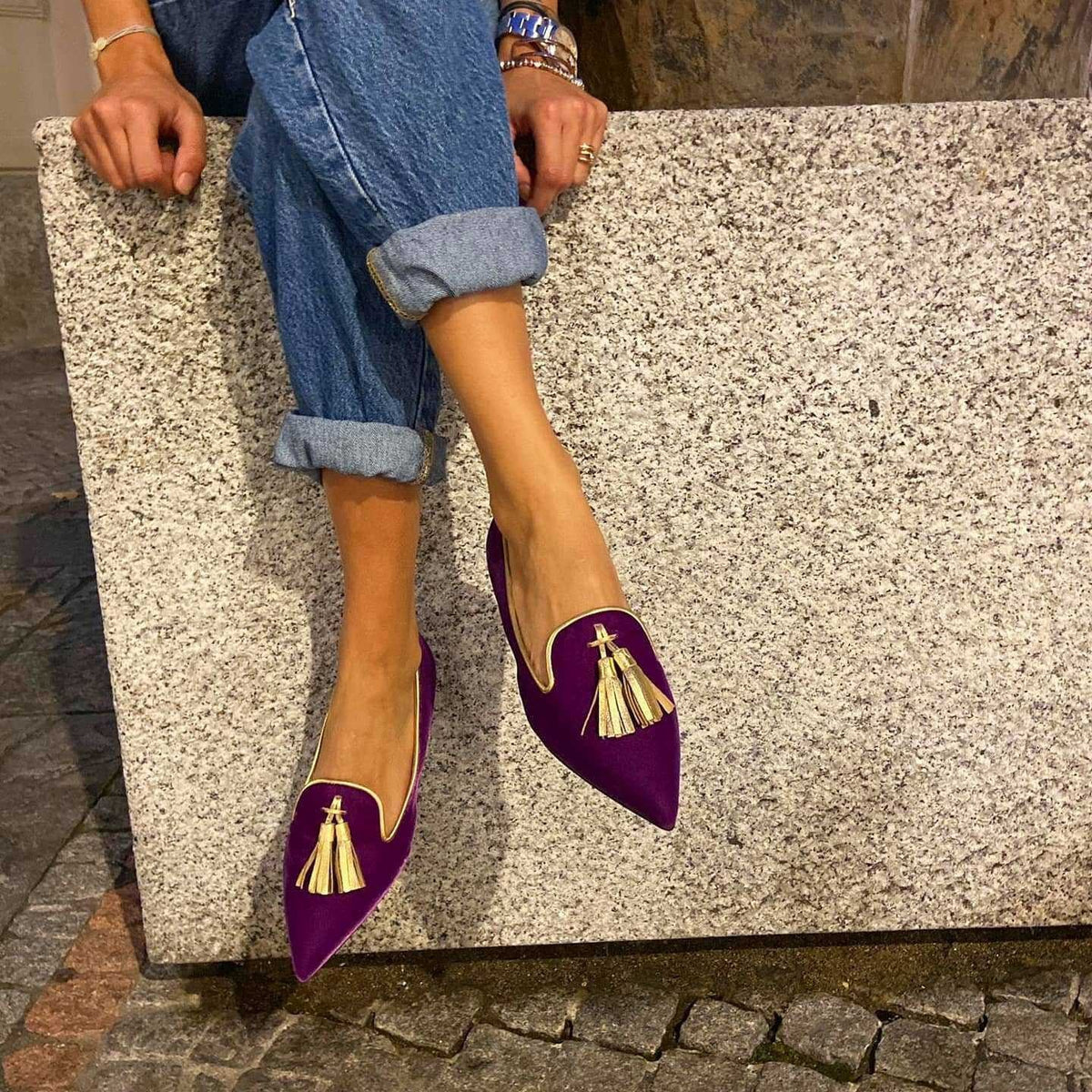 Low-Heeled Pointed-Toe Tassel Flats